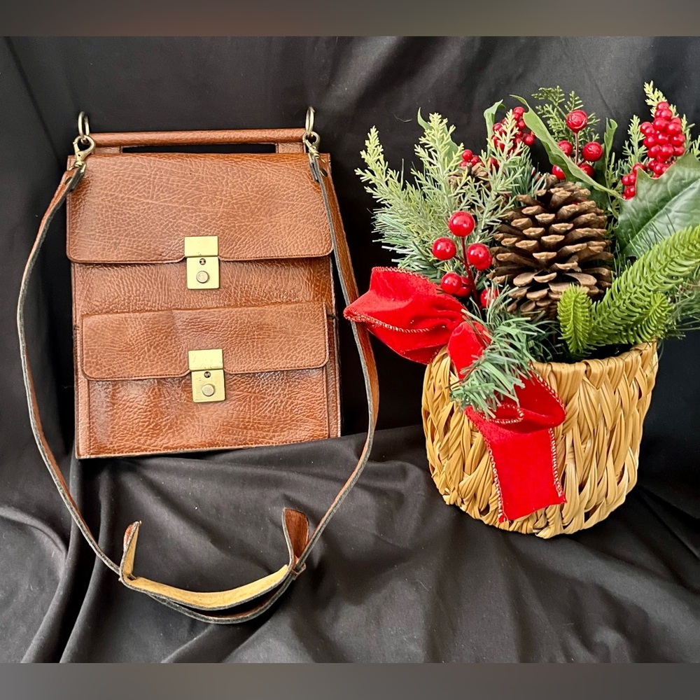 70s Vintage Pebbled Leather Locking Mailbag Briefcase - Rare 6-Pocket Satchel - Picture 6 of 17